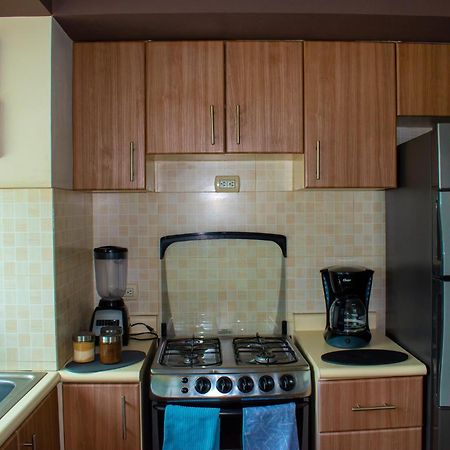 2 Rooms, 1 King Size Bed, 64" Smart Hdtv Guatemala City ภายนอก รูปภาพ