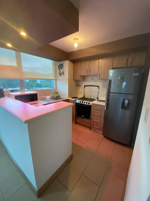 2 Rooms, 1 King Size Bed, 64" Smart Hdtv Guatemala City ภายนอก รูปภาพ
