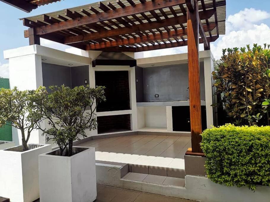 2 Rooms, 1 King Size Bed, 64" Smart Hdtv Guatemala City ภายนอก รูปภาพ
