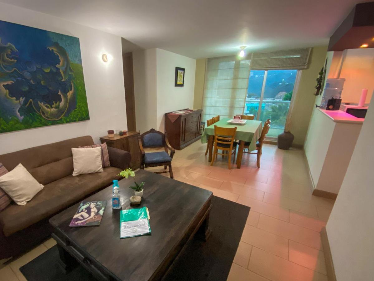 2 Rooms, 1 King Size Bed, 64" Smart Hdtv Guatemala City ภายนอก รูปภาพ