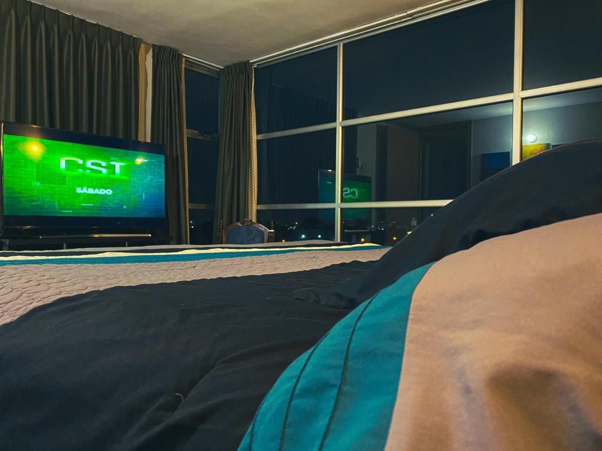 2 Rooms, 1 King Size Bed, 64" Smart Hdtv Guatemala City ภายนอก รูปภาพ