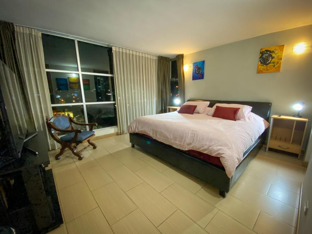 2 Rooms, 1 King Size Bed, 64" Smart Hdtv Guatemala City ภายนอก รูปภาพ