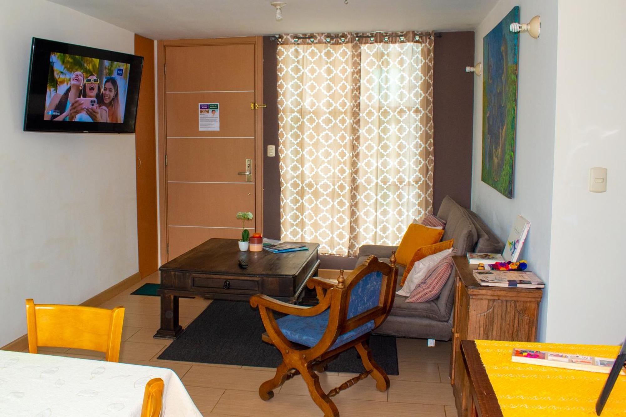 2 Rooms, 1 King Size Bed, 64" Smart Hdtv Guatemala City ภายนอก รูปภาพ