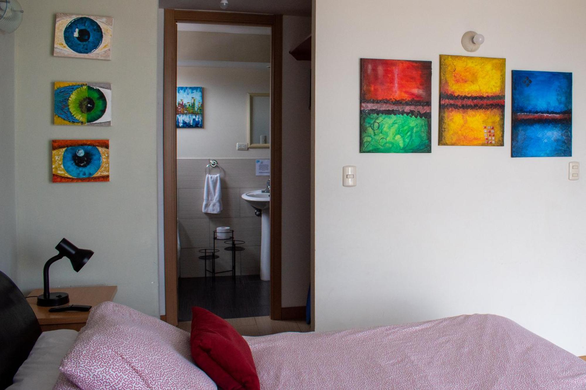 2 Rooms, 1 King Size Bed, 64" Smart Hdtv Guatemala City ภายนอก รูปภาพ
