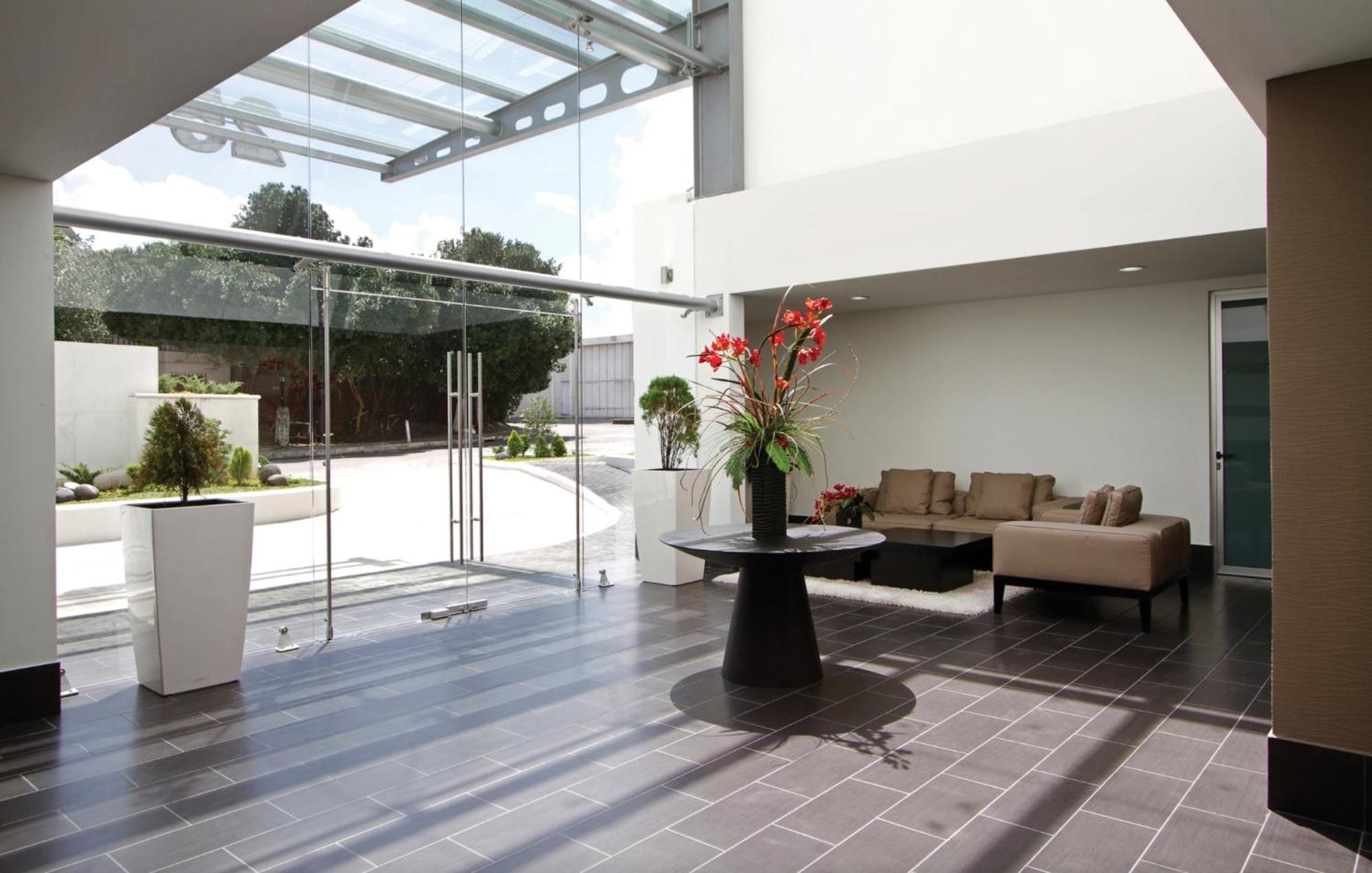 2 Rooms, 1 King Size Bed, 64" Smart Hdtv Guatemala City ภายนอก รูปภาพ